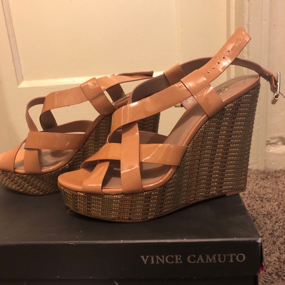 Vince Cumato VC-Hattie Nubuck Wedge - Picture 2 of 6